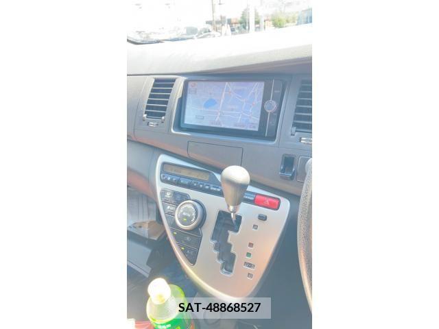 Toyota ISIS 2013-03 391477-9