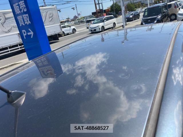 Toyota ISIS 2013-03 391477-2