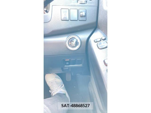 Toyota ISIS 2013-03 391477-8