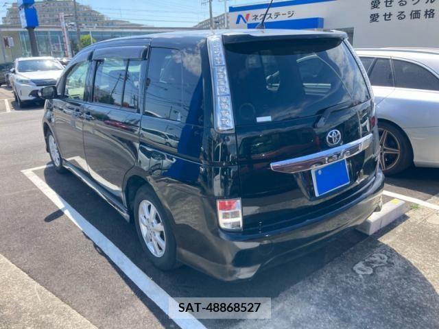 Toyota ISIS 2013-03 391477-1