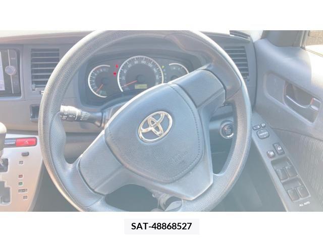 Toyota ISIS 2013-03 391477-7