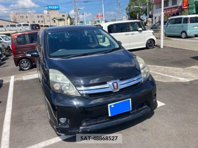Toyota ISIS 2013-03 391477-0