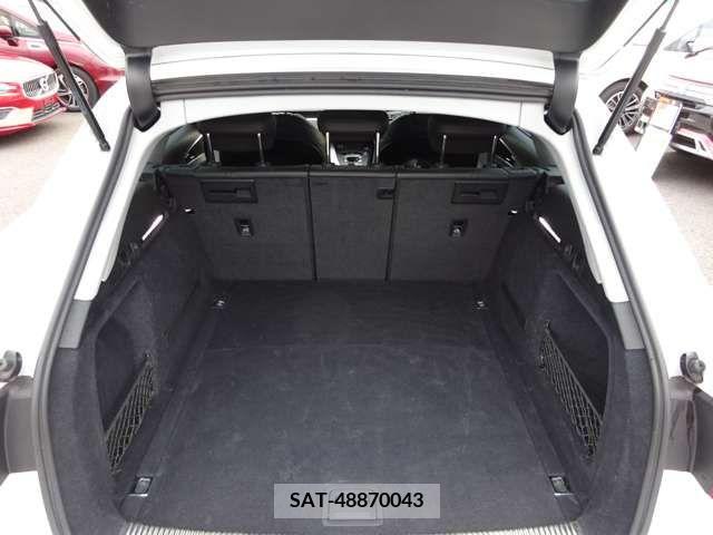 Audi A4 2018-08 217301-1
