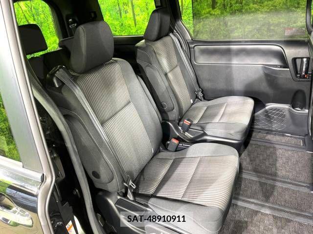 Toyota VOXY 2017-12 237371-9