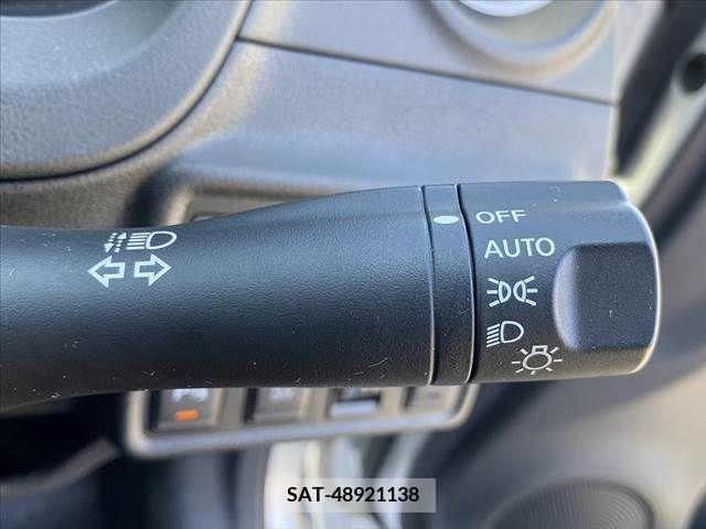 Nissan NOTE 2018-10 379625-23