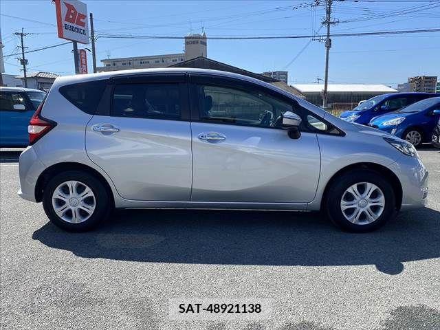 Nissan NOTE 2018-10 379625-11