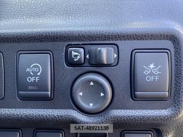 Nissan NOTE 2018-10 379625-21