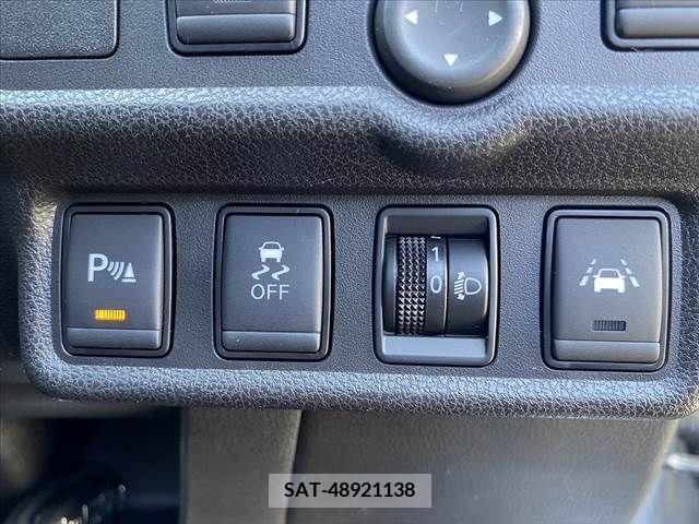 Nissan NOTE 2018-10 379625-6