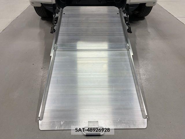 Toyota RACTIS 2012-12 313648-0