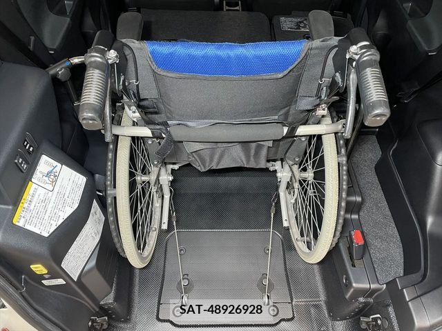 Toyota RACTIS 2012-12 313648-6