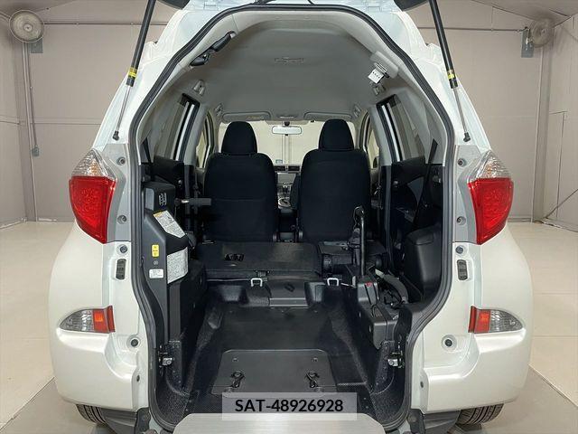 Toyota RACTIS 2012-12 313648-4