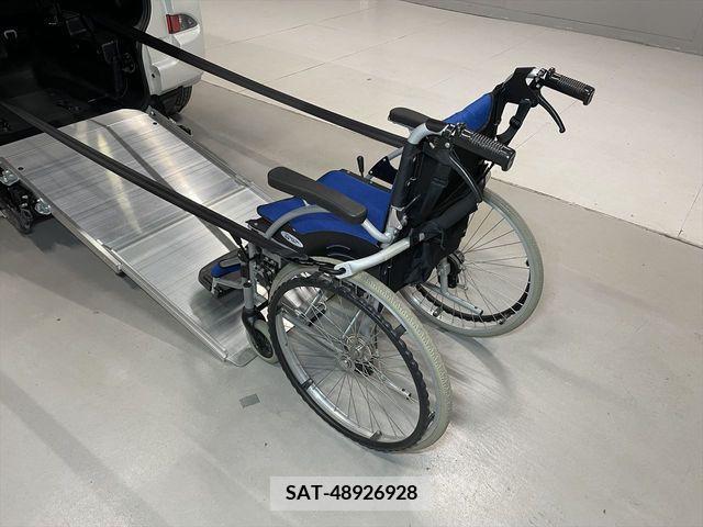 Toyota RACTIS 2012-12 313648-2
