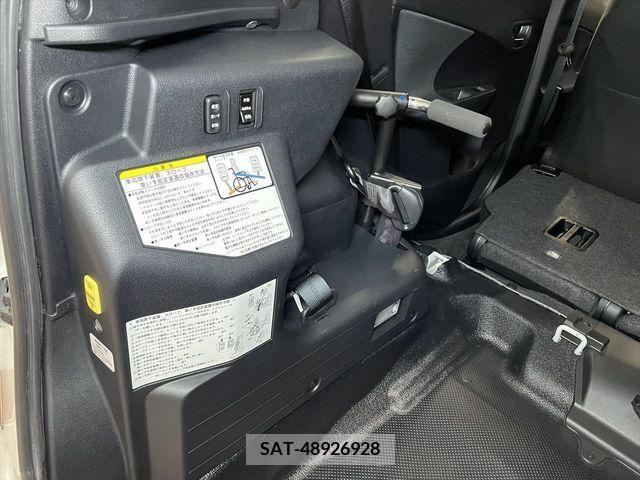 Toyota RACTIS 2012-12 313648-12