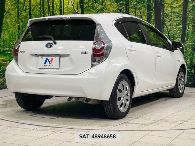 Toyota AQUA 2014-06 395658-17