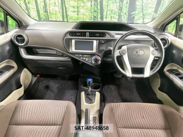 Toyota AQUA 2014-06 395658-1