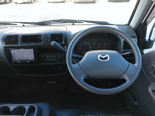 Mazda BONGO VAN 2017-06 4580-10