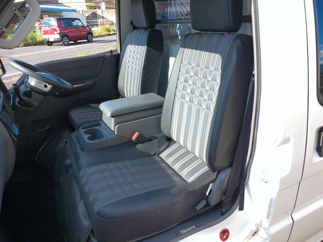 Mazda BONGO VAN 2017-06 4580-21