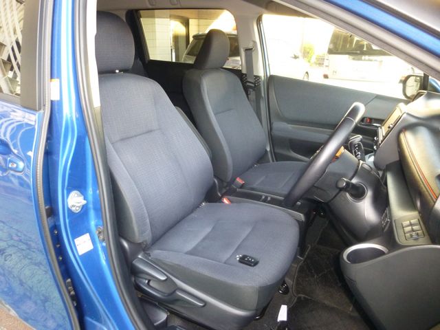 Toyota SIENTA 2016-08 15944-9
