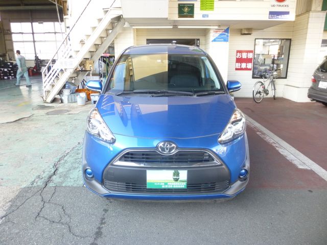 Toyota SIENTA 2016-08 15944-1