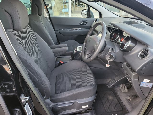 Peugeot 5008 2013-04 5179-11