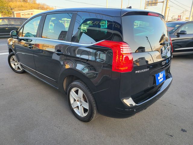 Peugeot 5008 2013-04 5179-1