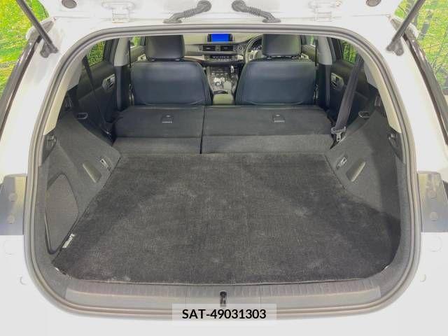 Lexus CT 2011-05 275210-11