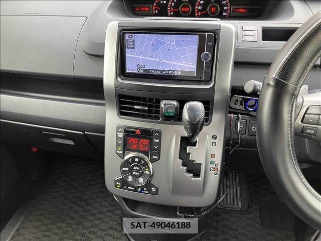 Toyota VOXY 2013-01 288858-14