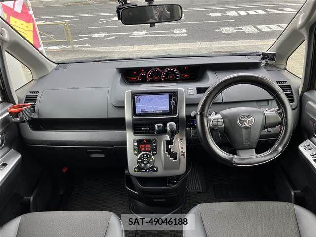 Toyota VOXY 2013-01 288858-1