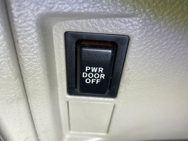 Toyota NOAH 2005-11 575-15