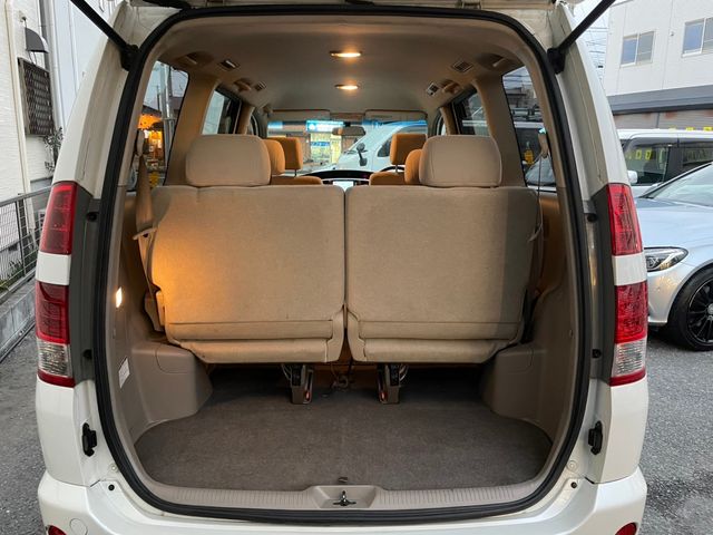 Toyota NOAH 2005-11 575-9
