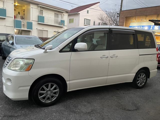 Toyota NOAH 2005-11 575-1