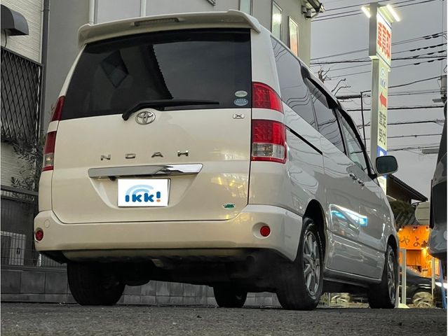 Toyota NOAH 2005-11 575-2