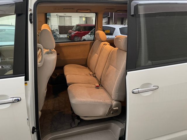 Toyota NOAH 2005-11 575-6