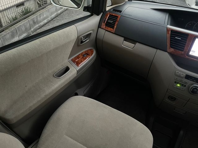 Toyota NOAH 2005-11 575-8