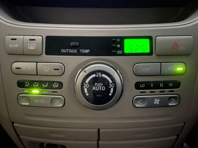Toyota NOAH 2005-11 575-12