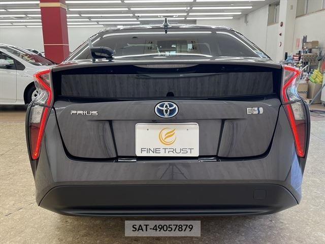 Toyota PRIUS 2016-04 346806-18