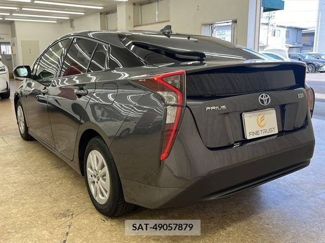 Toyota PRIUS 2016-04 346806-20