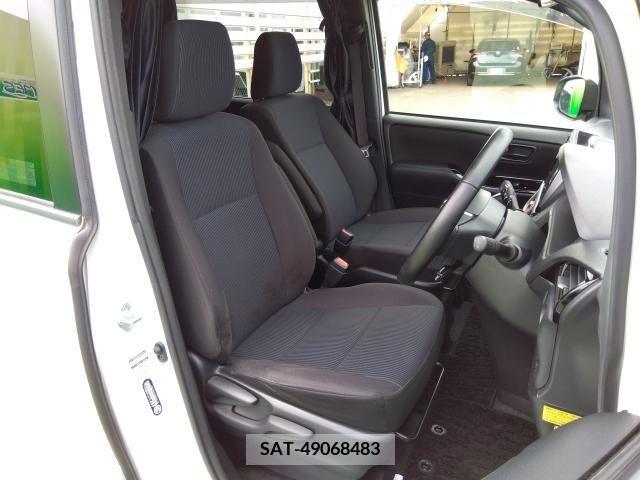 Toyota VOXY 2019-07 321643-3