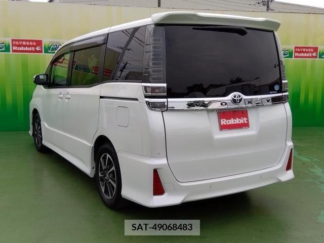 Toyota VOXY 2019-07 321643-2