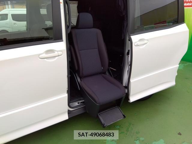 Toyota VOXY 2019-07 321643-6