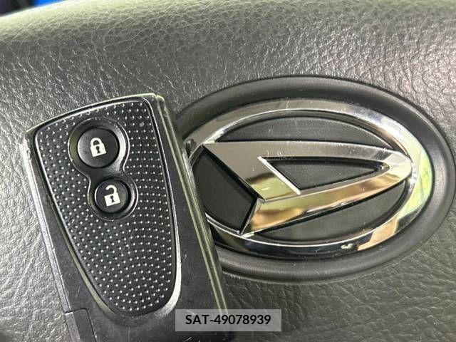 Daihatsu MOVE CONTE 2016-01 327698-6