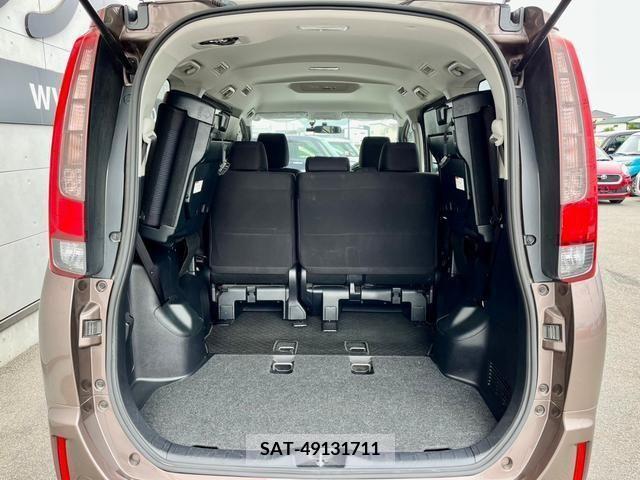 Toyota NOAH 2015-03 365110-4