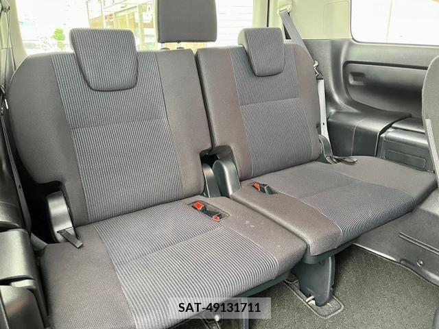 Toyota NOAH 2015-03 365110-7