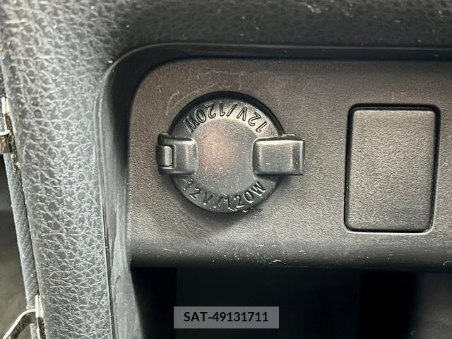 Toyota NOAH 2015-03 365110-29