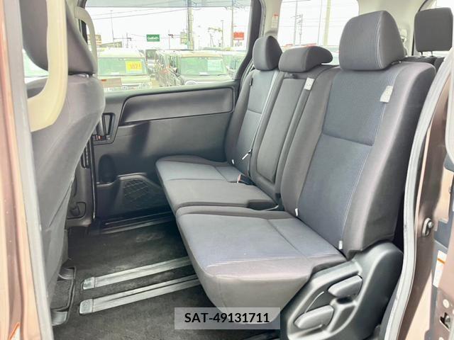 Toyota NOAH 2015-03 365110-22