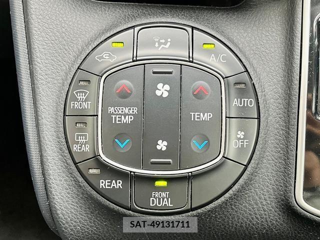 Toyota NOAH 2015-03 365110-16