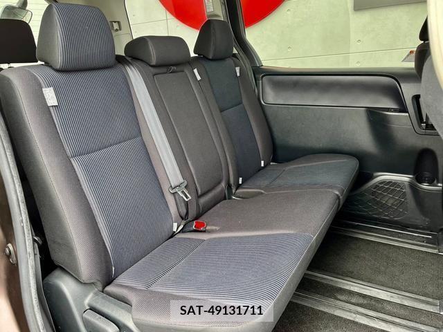 Toyota NOAH 2015-03 365110-6
