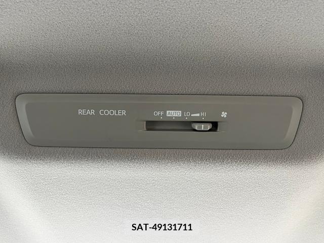 Toyota NOAH 2015-03 365110-28