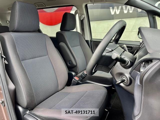 Toyota NOAH 2015-03 365110-5
