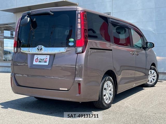 Toyota NOAH 2015-03 365110-2